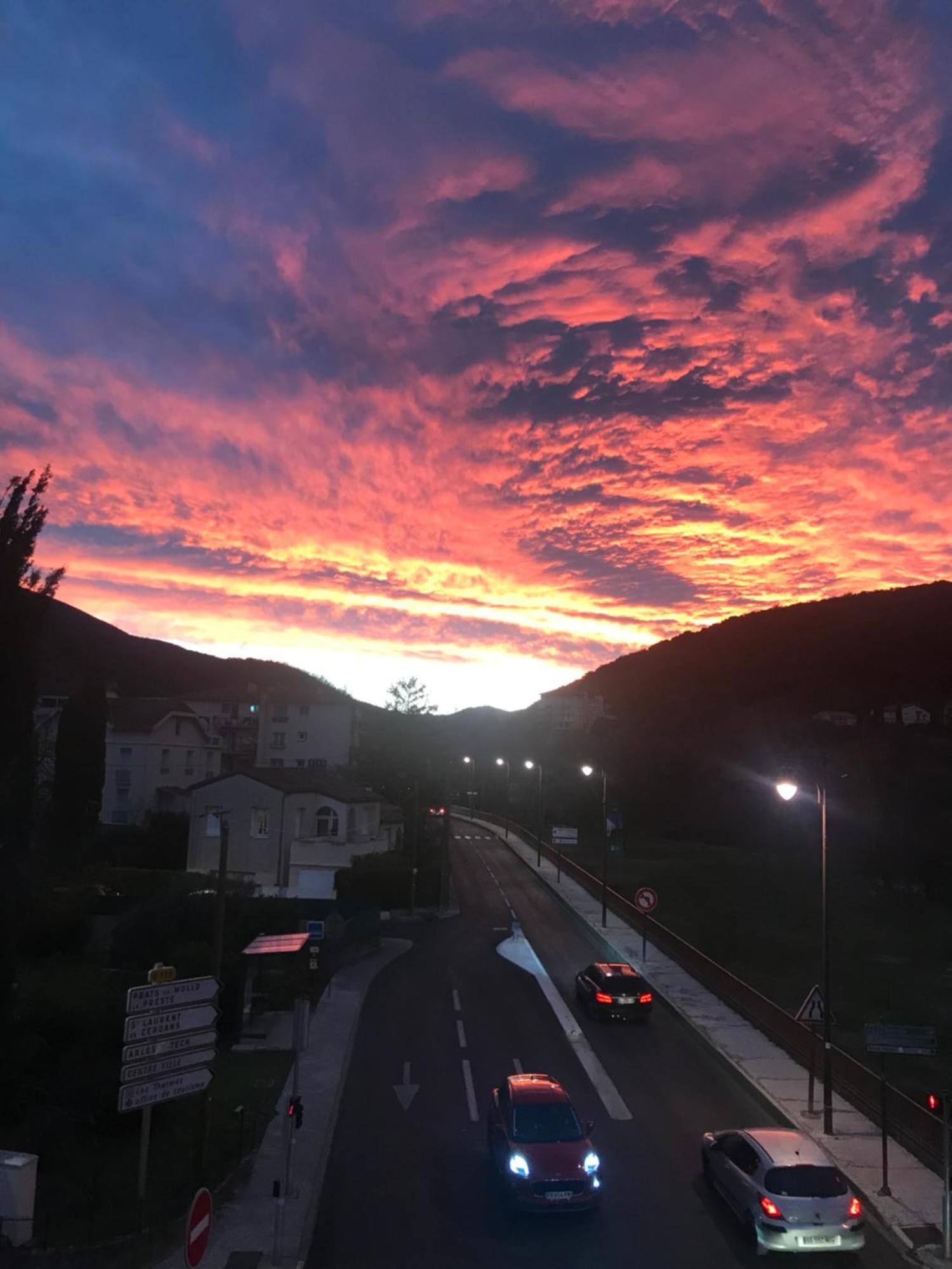 Hébergements à La Rive, Accueil ouvert tous les jours jusqu'à 20h00 dernier délai, depuis 29 ans ! Réserver ici svp ! Merci ! Aucun règlement à distance accepté, Paiement par CB, Espèces, Chèque ou Chèques-Vacances impérativement à la remise des clef Amélie-les-Bains-Palalda Extérieur photo
