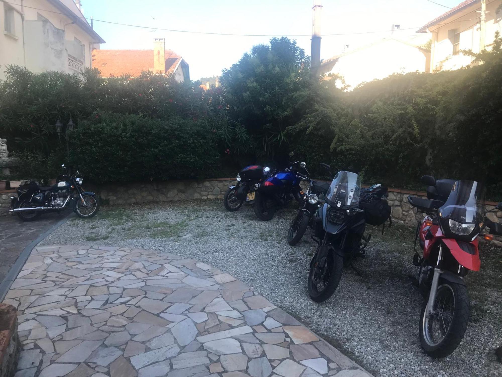 Hébergements à La Rive, Accueil ouvert tous les jours jusqu'à 20h00 dernier délai, depuis 29 ans ! Réserver ici svp ! Merci ! Aucun règlement à distance accepté, Paiement par CB, Espèces, Chèque ou Chèques-Vacances impérativement à la remise des clef Amélie-les-Bains-Palalda Extérieur photo