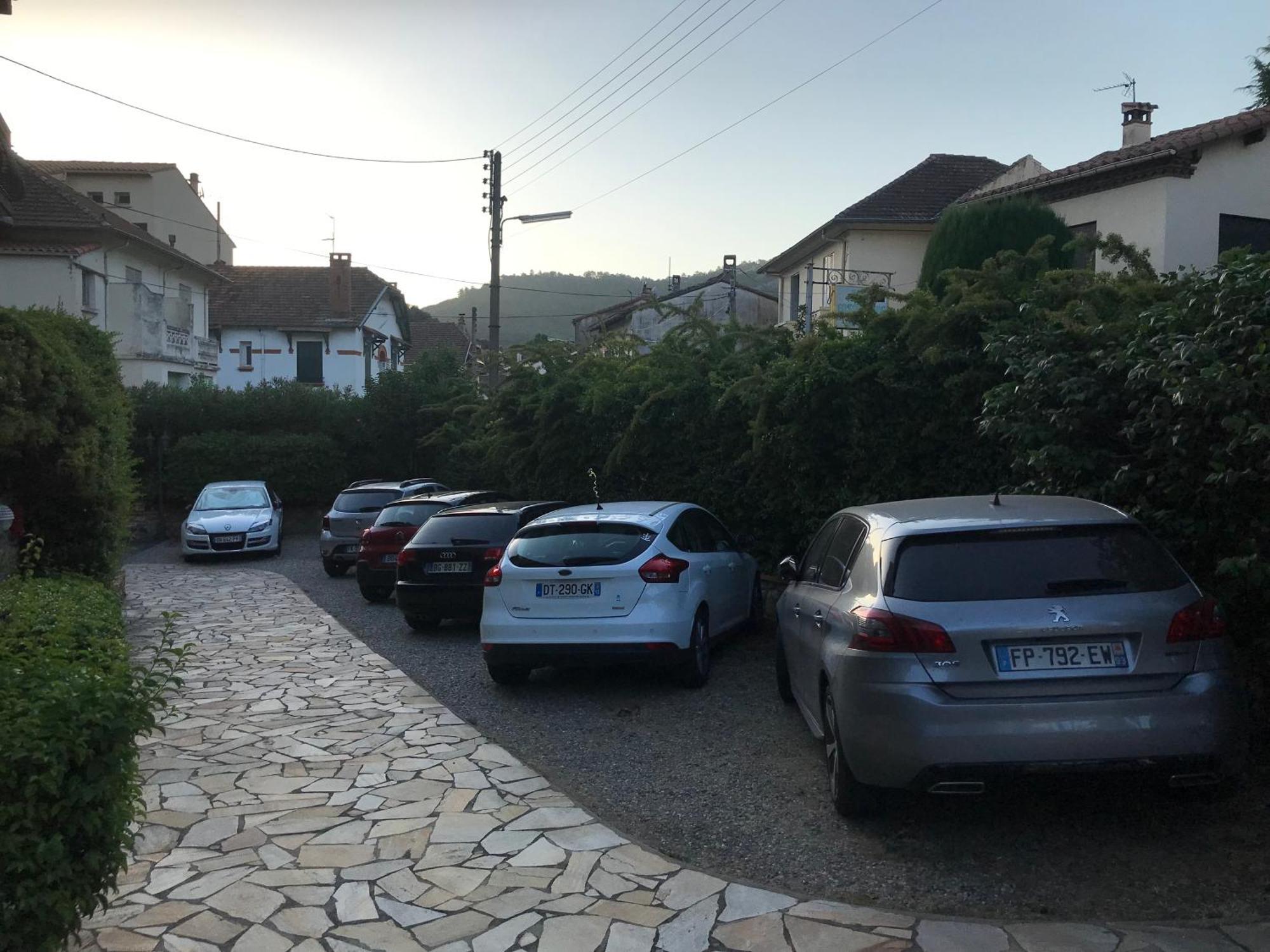 Hébergements à La Rive, Accueil ouvert tous les jours jusqu'à 20h00 dernier délai, depuis 29 ans ! Réserver ici svp ! Merci ! Aucun règlement à distance accepté, Paiement par CB, Espèces, Chèque ou Chèques-Vacances impérativement à la remise des clef Amélie-les-Bains-Palalda Extérieur photo